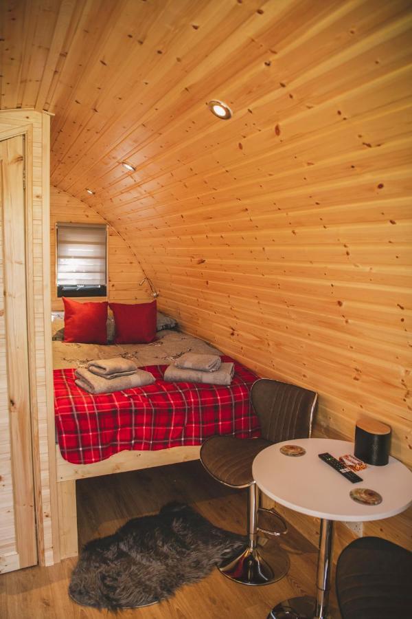 Highland & Transylvania Glamping Pods ロイブリッジ エクステリア 写真