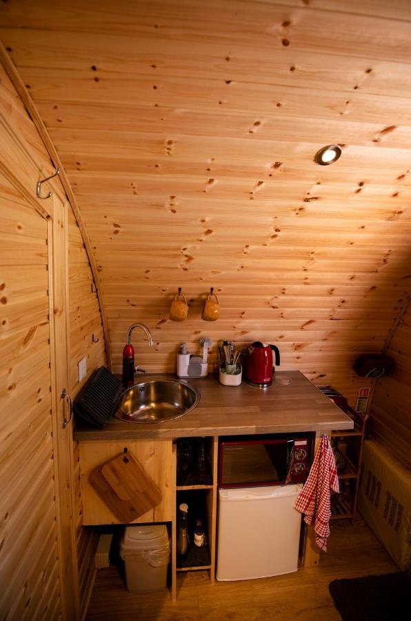 Highland & Transylvania Glamping Pods ロイブリッジ エクステリア 写真