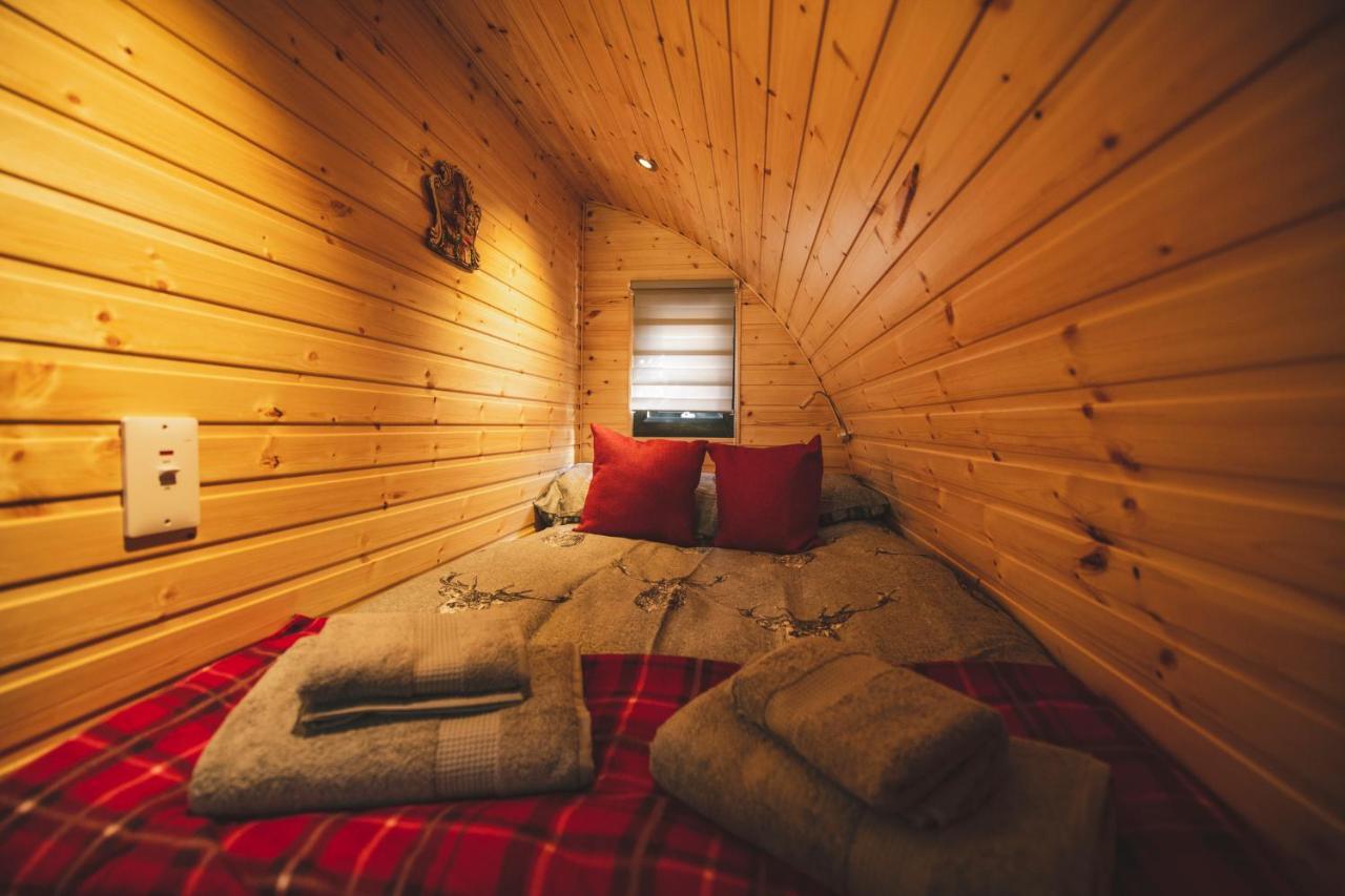 Highland & Transylvania Glamping Pods ロイブリッジ エクステリア 写真