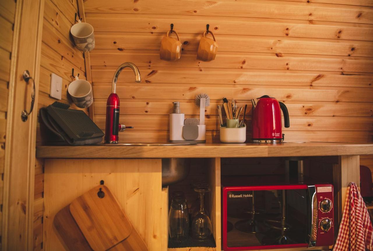 Highland & Transylvania Glamping Pods ロイブリッジ エクステリア 写真