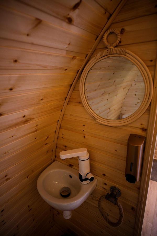 Highland & Transylvania Glamping Pods ロイブリッジ エクステリア 写真